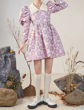 Vestido de jacquard con margaritas y mangas abullonadas